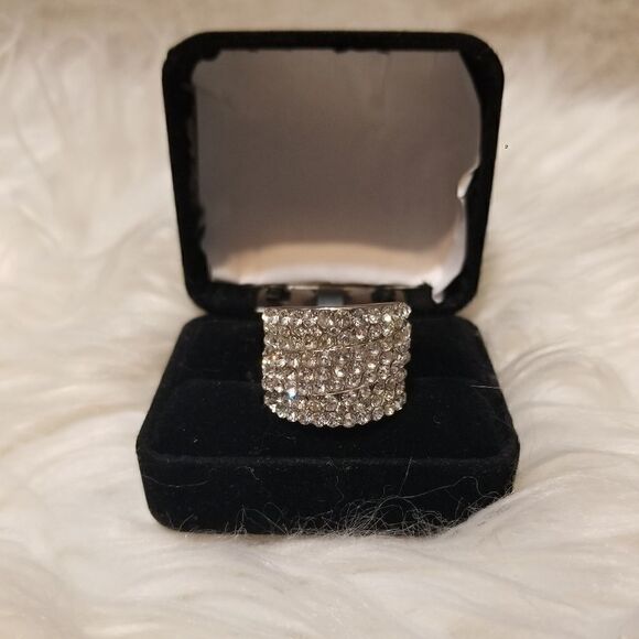 Stunning silver crystal ring  - Picture 1 of 6